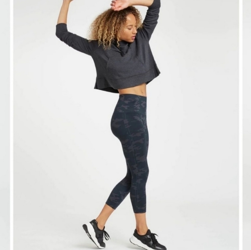Spanx Black Camo Cropped Leggings Pants Capris Look At Me Now Gym Compression - Picture 2 of 13